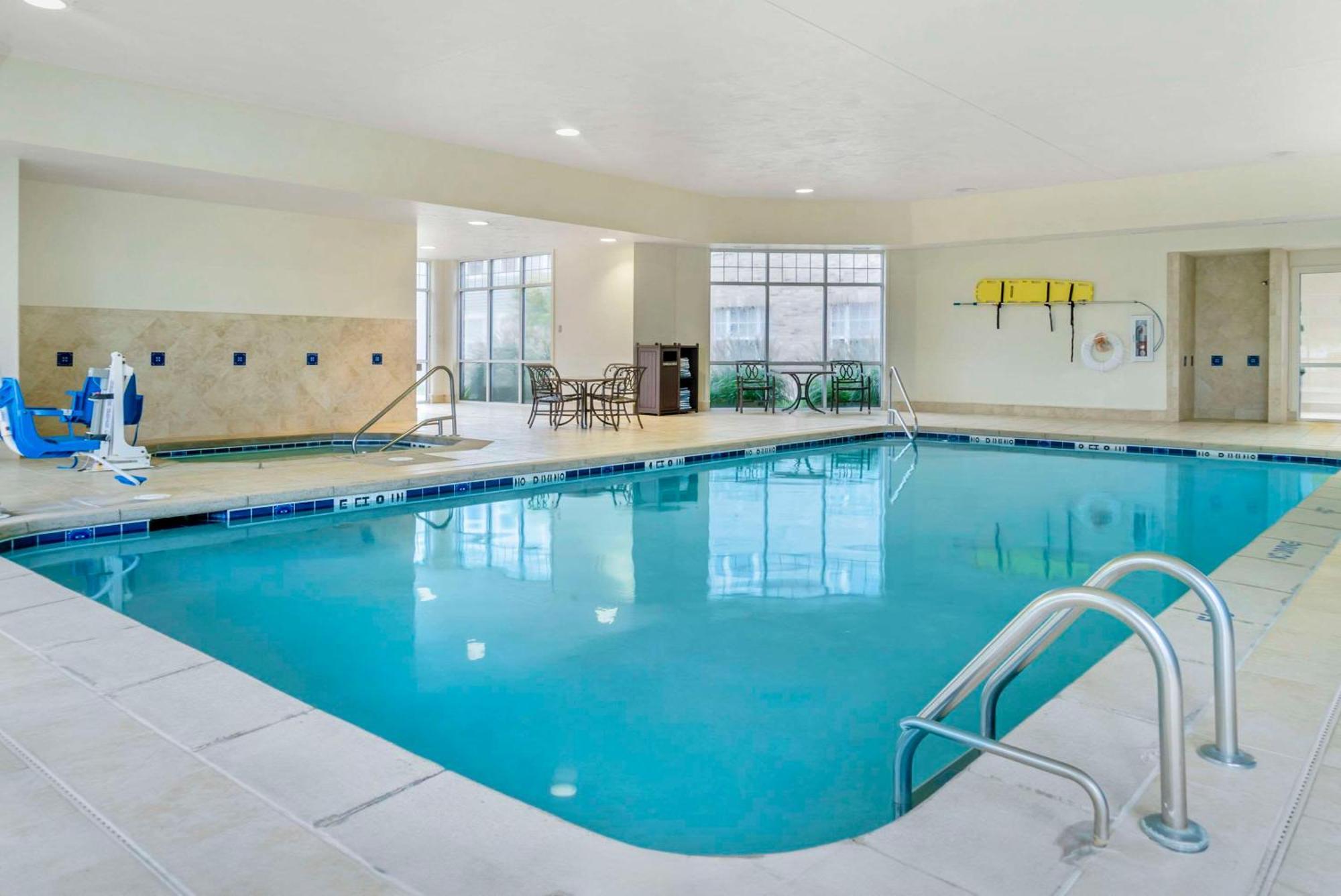 Comfort Inn Plainwell Екстериор снимка