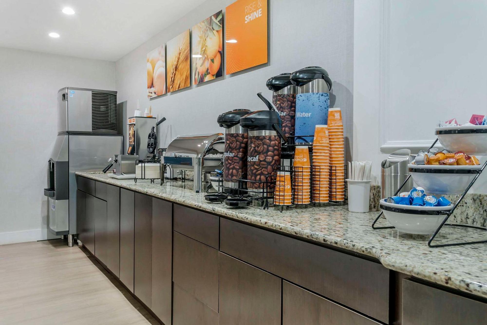 Comfort Inn Plainwell Екстериор снимка